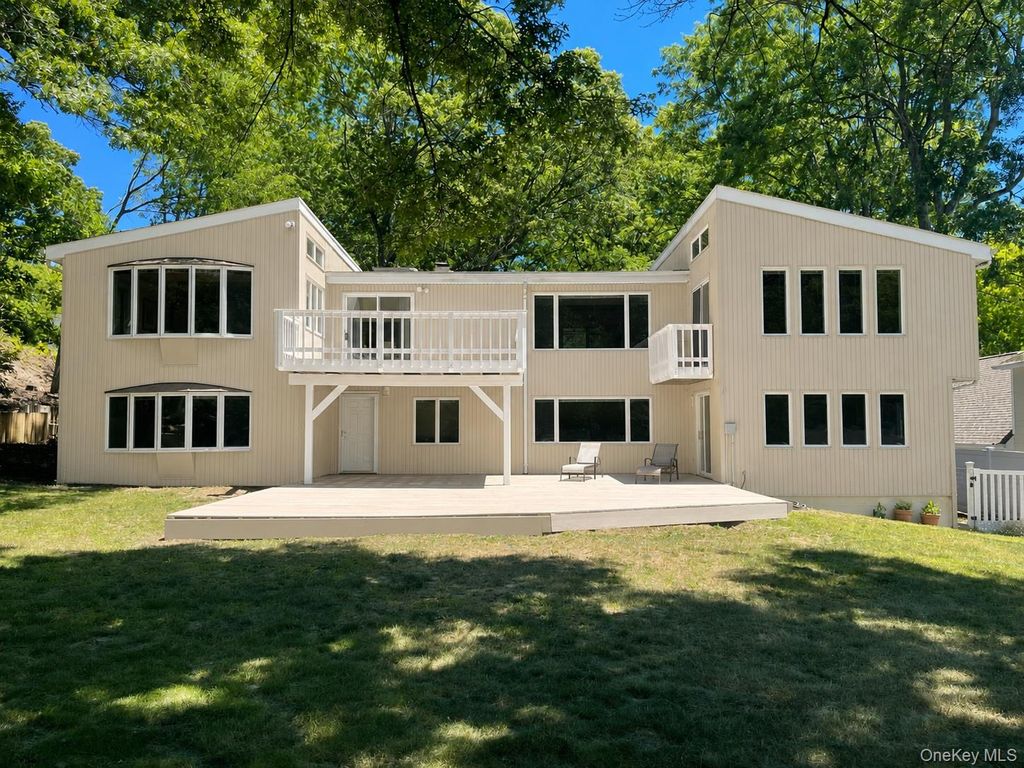 Photo of 60 Winston Drive, Smithtown, NY 11787 (MLS # 1012725)