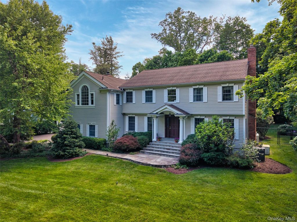 Photo of 26 Plumwood Road, Briarcliff Manor, NY 10510 (MLS # H6279556)