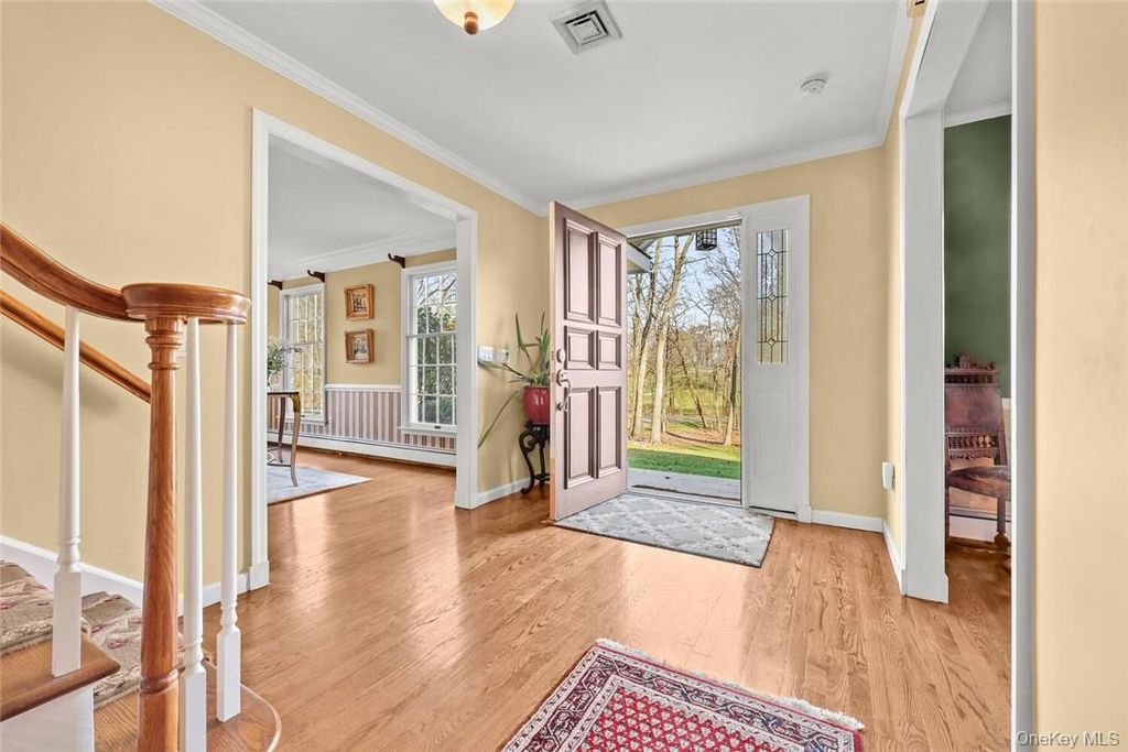 Photo of 26 Plumwood Road, Briarcliff Manor, NY 10510 (MLS # H6279556)