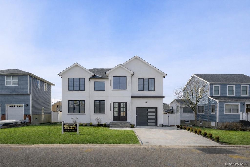 Photo of 24 Midway Street, Babylon, NY 11702 (MLS # 954775)