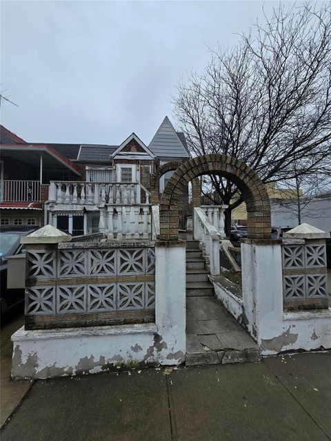 2802 34th Avenue Astoria NY 11106