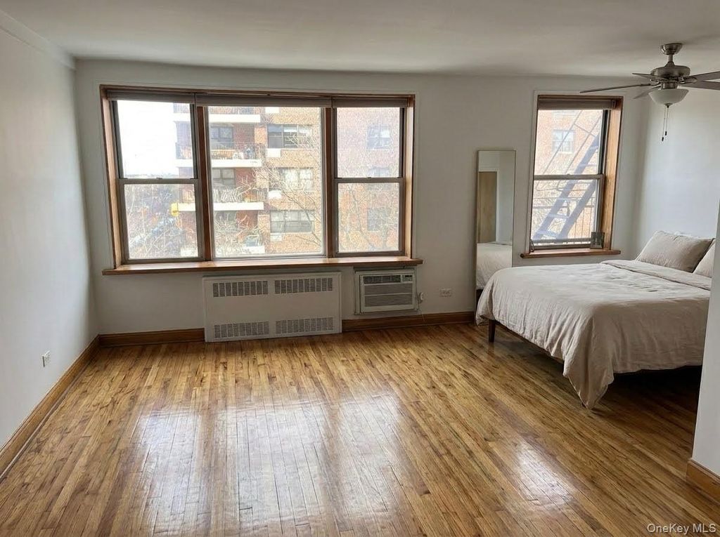 Photo of 310 Beverley Road #4L, Brooklyn, NY 11218 (MLS # 986404)