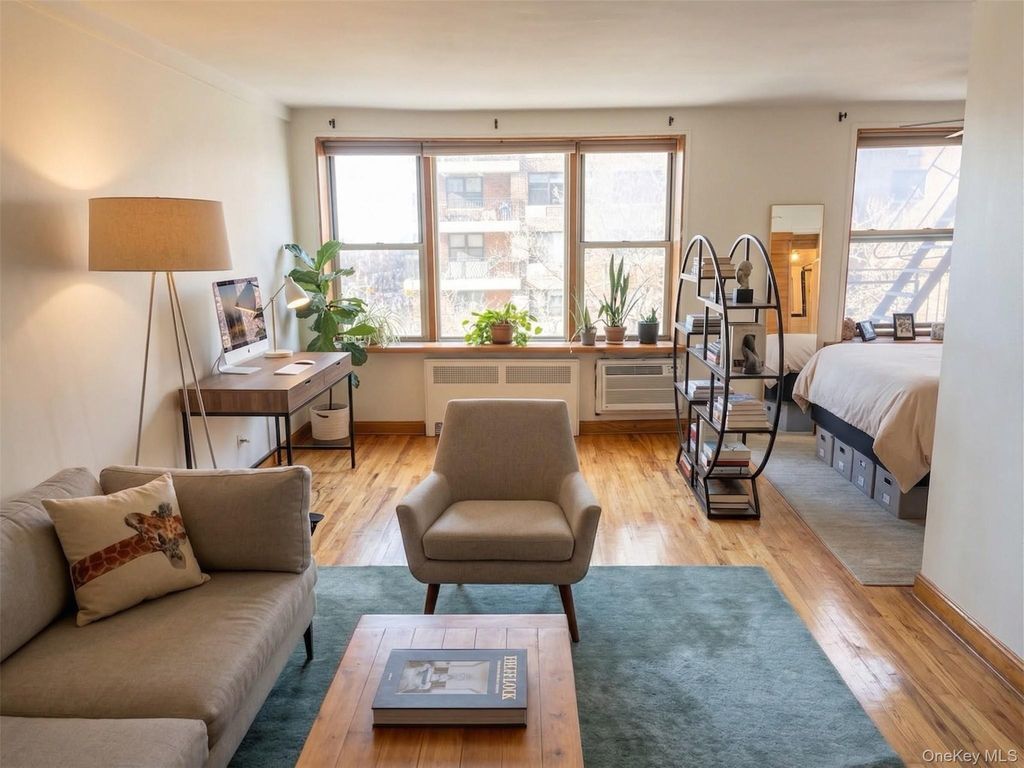 Photo of 310 Beverley Road #4L, Brooklyn, NY 11218 (MLS # 986404)