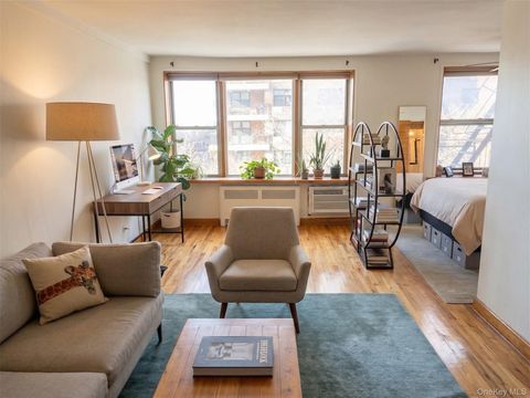 Photo of 310 Beverley Road #4L, Brooklyn, NY 11218 (MLS # 986404)