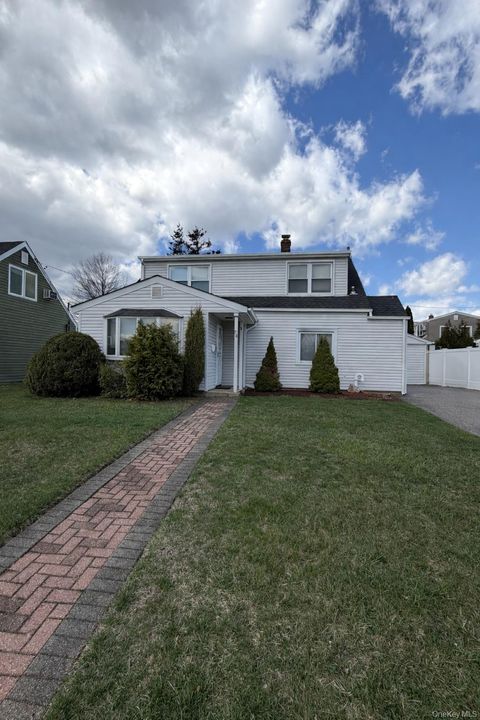 78 Center Lane Levittown NY 11756