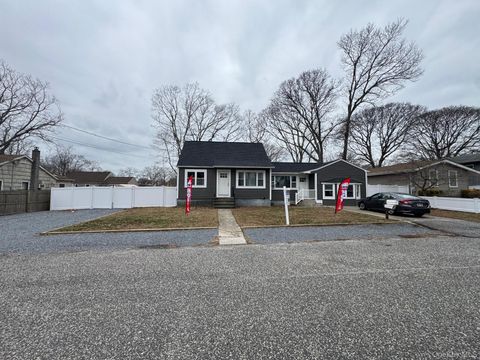 8 Paul Drive Mastic NY 11950