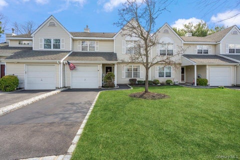 Condo For Sale - 62 Mystic Circle<br/> Bay Shore, NY 11706