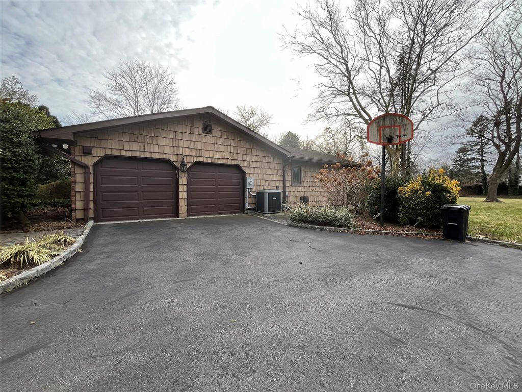 Photo of 15 Wildwood Drive, Dix Hills, NY 11746 (MLS # 951909)