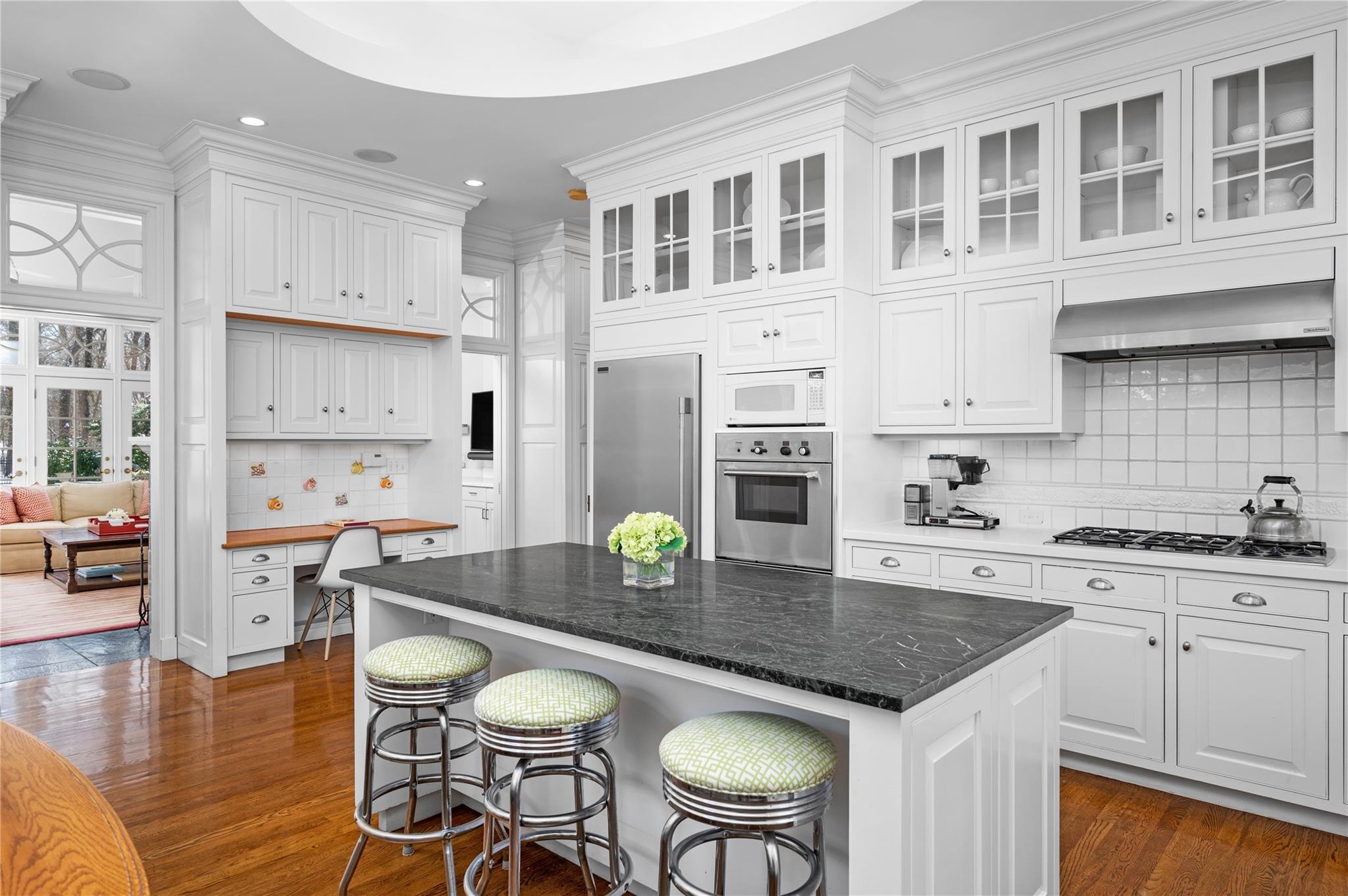 2 Sackett Circle, Larchmont, New York image 8