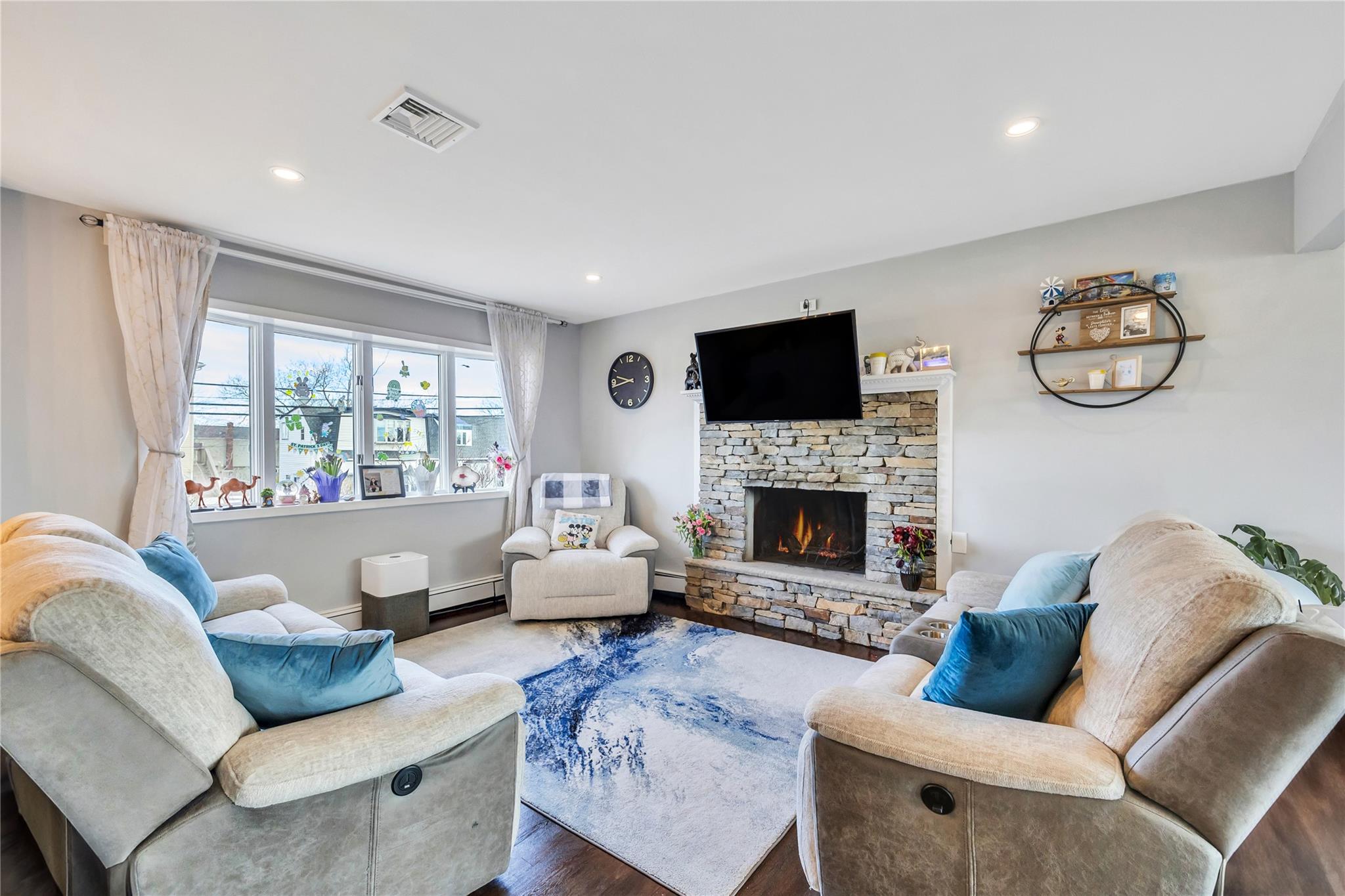 43 W Neptune Avenue, Lindenhurst, New York image 10