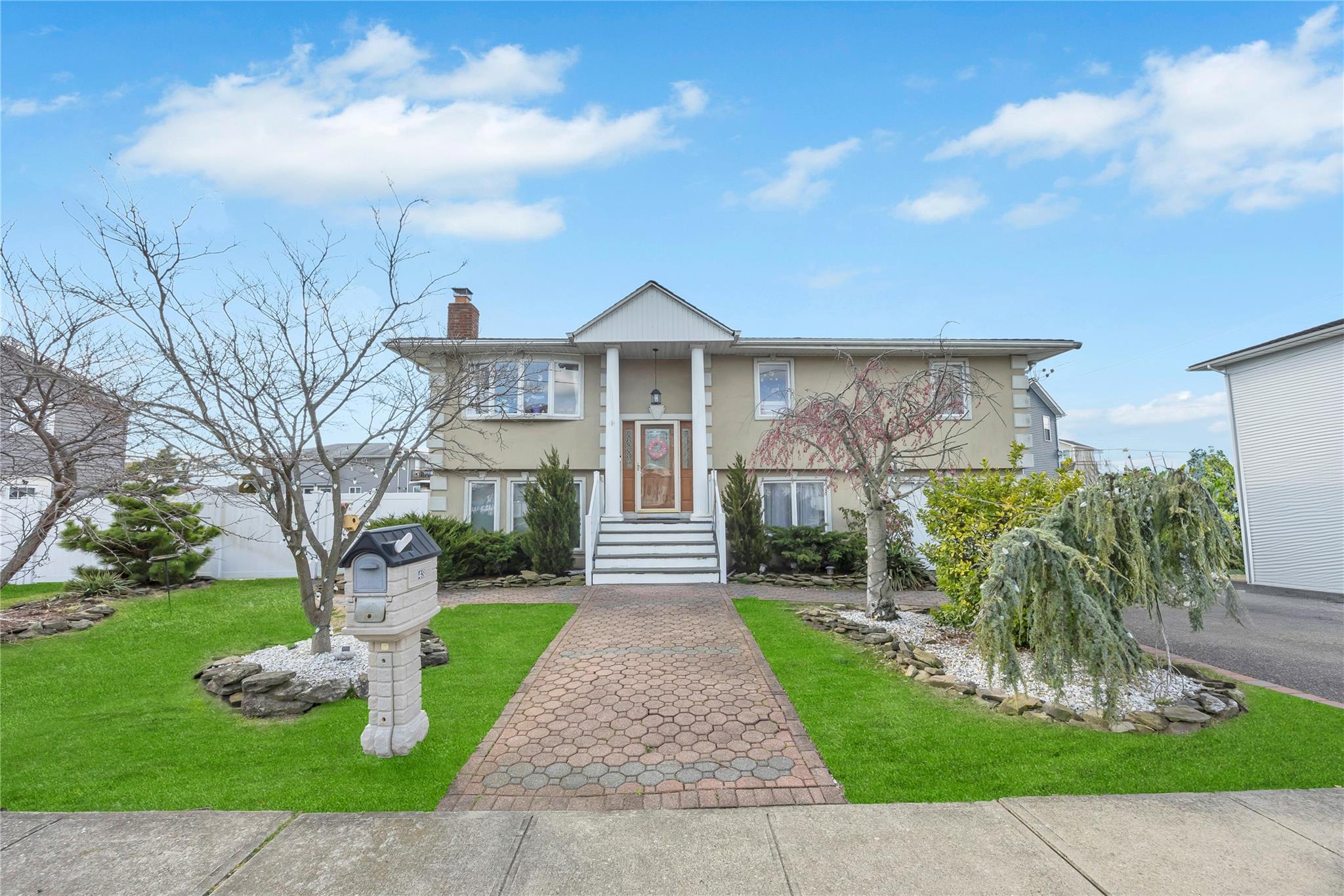 43 W Neptune Avenue, Lindenhurst, New York image 2