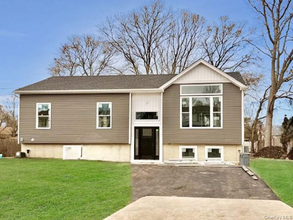 Photo of 10 Amarr Drive, Shirley, NY 11967 (MLS # 955065)