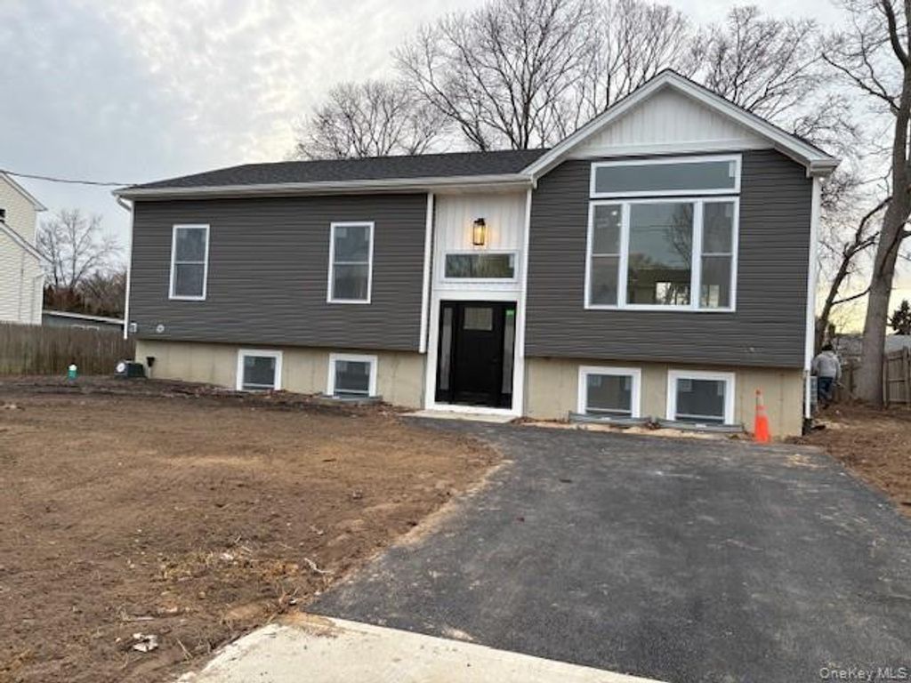 Photo of 10 Amarr Drive, Shirley, NY 11967 (MLS # 955065)