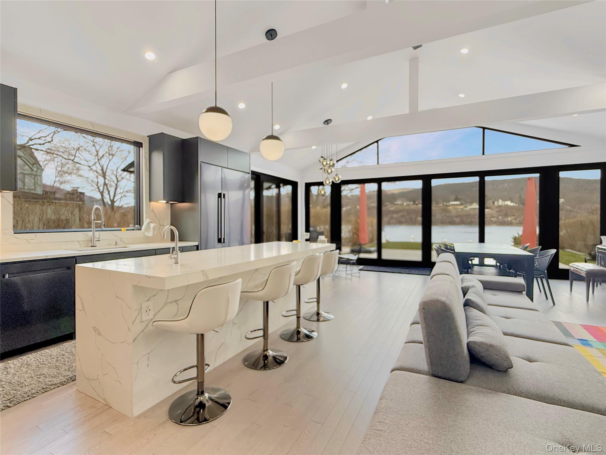 12 Hudson River Lane