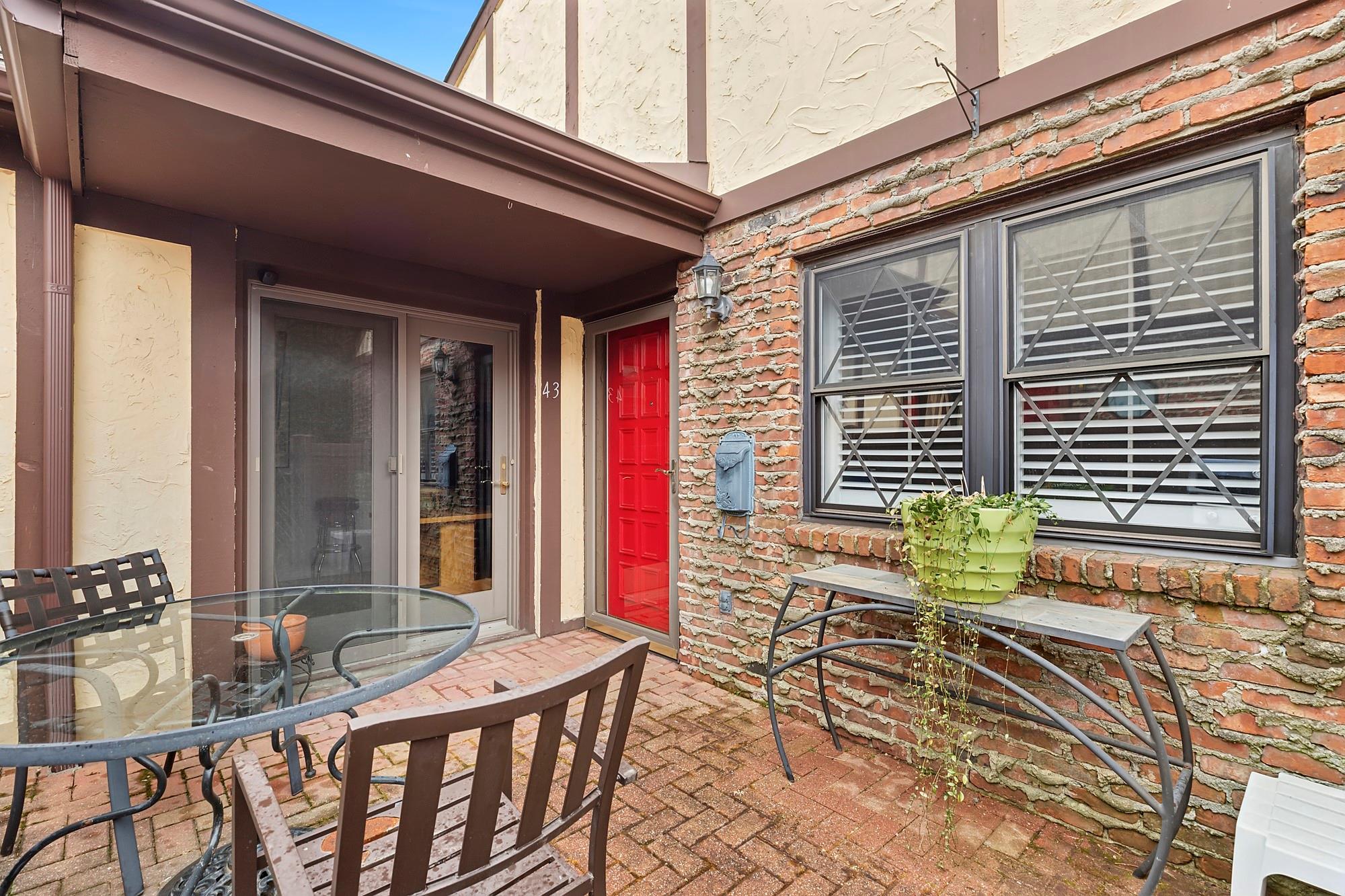 43 Summerfield Court, Deer Park, New York image 1