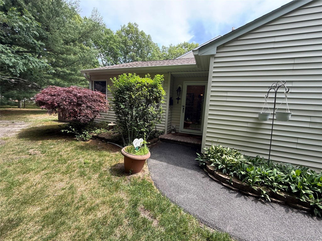 Photo of 64 Cobbleridge Lane, Manorville, NY 11949 (MLS # 1015833)