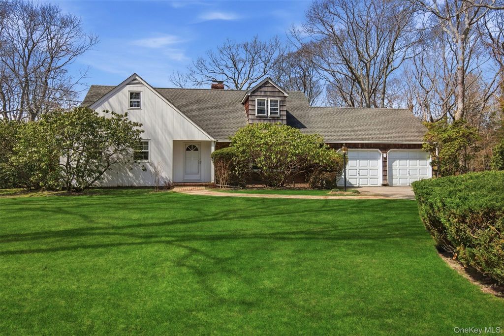 Photo of 6 Oakland Lane, East Quogue, NY 11942 (MLS # 987815)