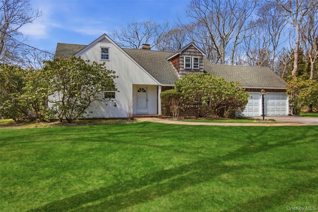 Photo of 6 Oakland Lane, East Quogue, NY 11942 (MLS # 987815)