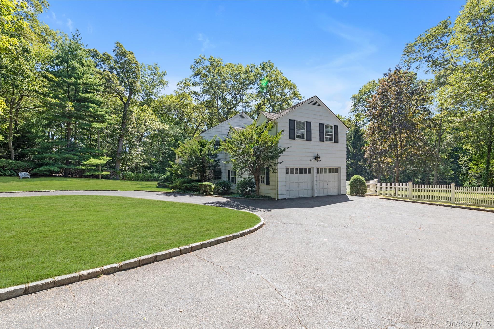 1233 The Knoll