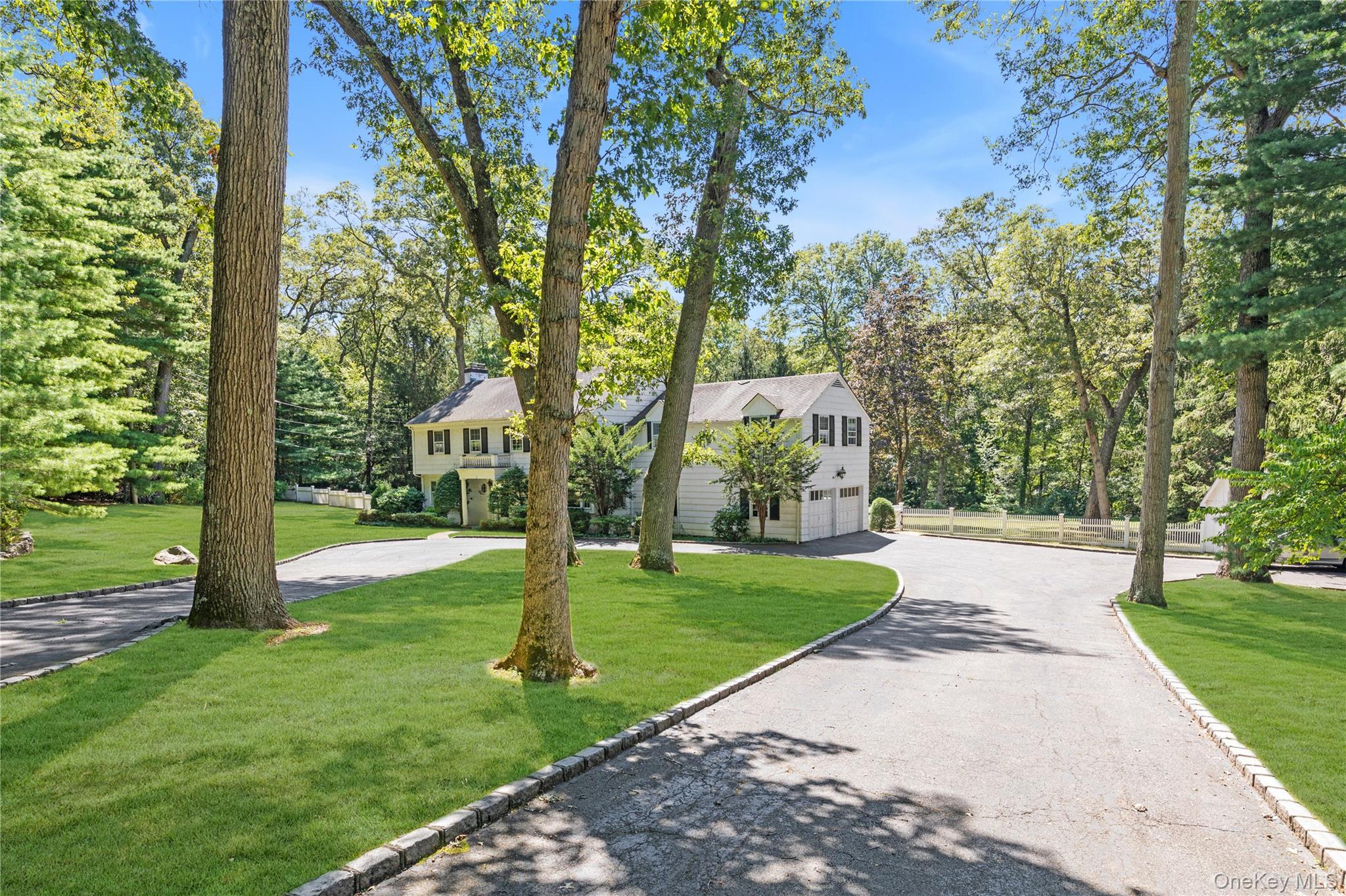 1233 The Knoll