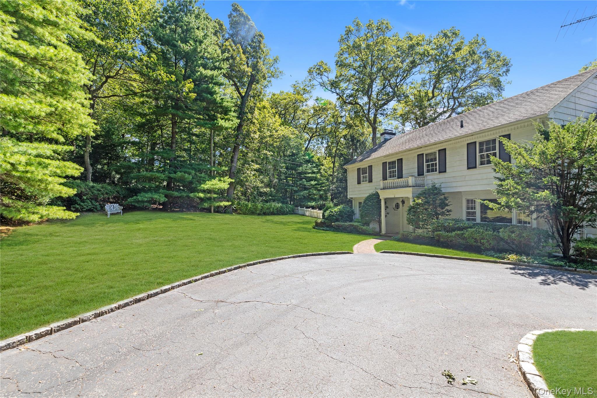 1233 The Knoll