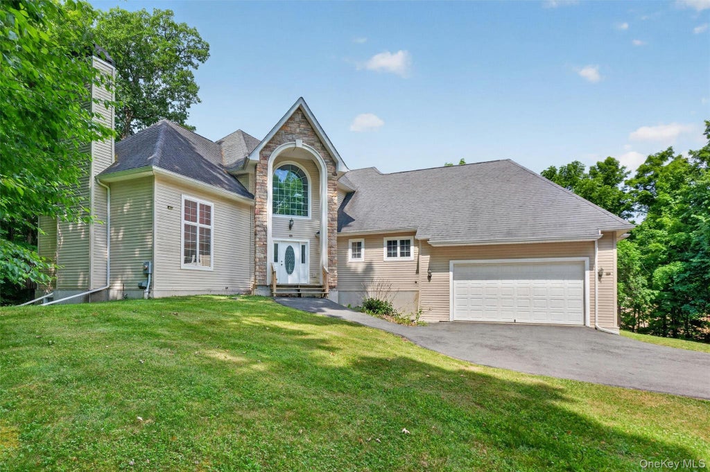 Photo of 21 Huyler Drive, Hyde Park, NY 12538 (MLS # 1053409)