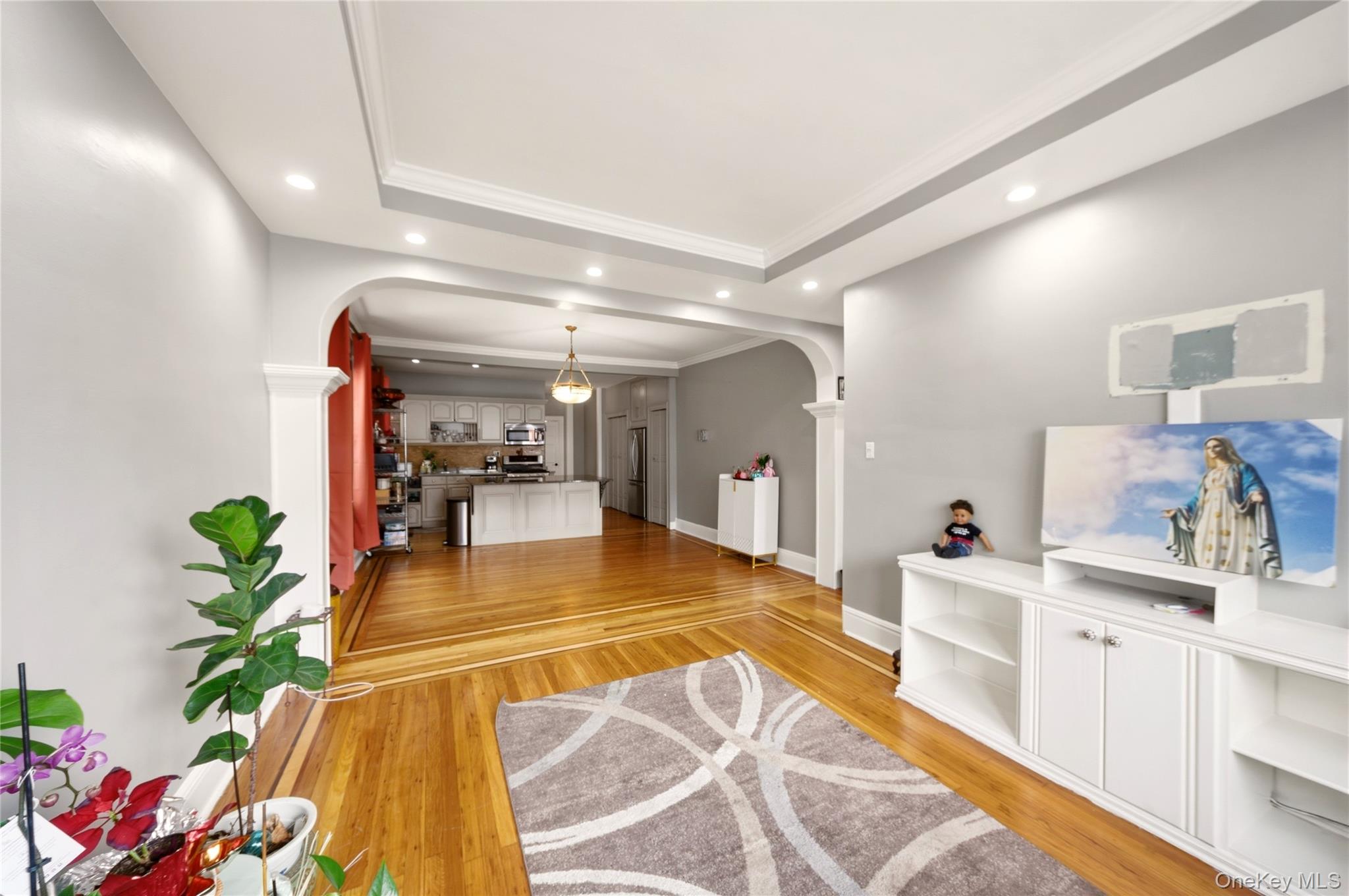 1402 Thieriot Avenue 2