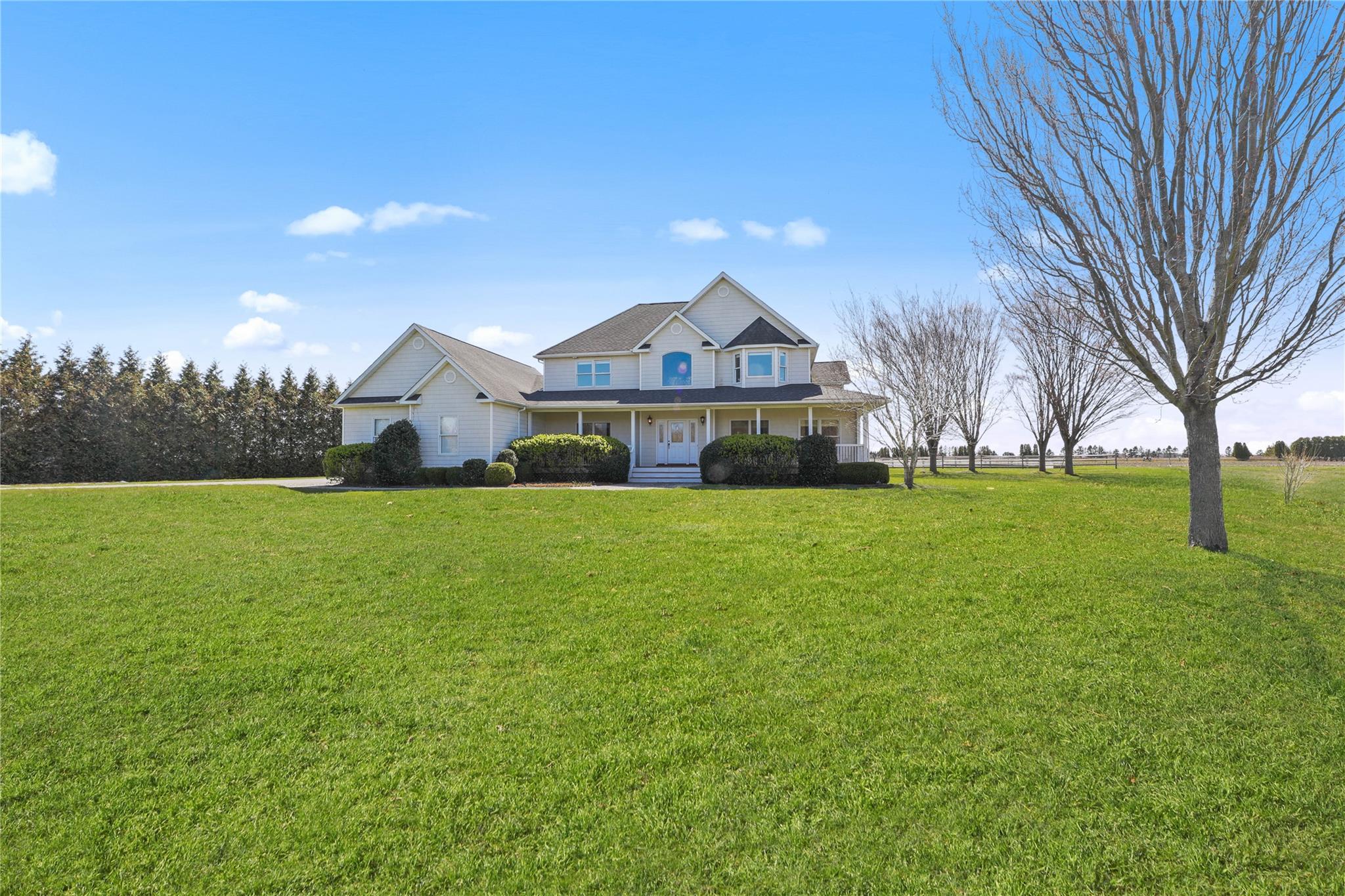 Herricks Lane, Jamesport, Hamptons, NY - 4 Bedrooms  
4 Bathrooms - 