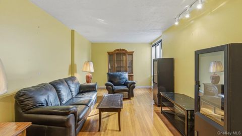 83-35 139 Street 1D Briarwood NY 11435