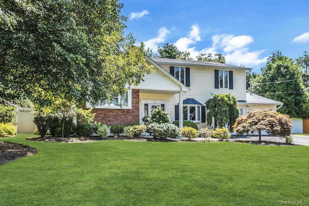 Photo of 3 Windsor Place, Melville, NY 11747 (MLS # 1028636)
