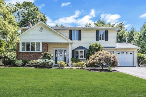 Photo of 3 Windsor Place, Melville, NY 11747 (MLS # 1028636)