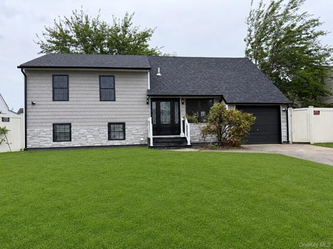 Homes For Sale - 933 N Queens Avenue<br/> Lindenhurst, NY 11757
