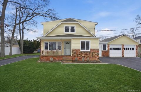1217 Ellis Street Holbrook NY 11741