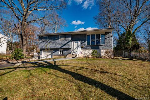 Photo of 5 Fiore Court, Saint James, NY 11780 (MLS # 940433)