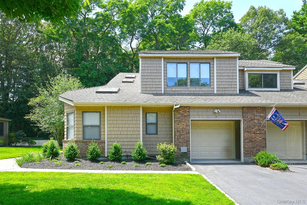 Photo of 8 Whitman Ridge Drive, Melville, NY 11747 (MLS # 1027544)