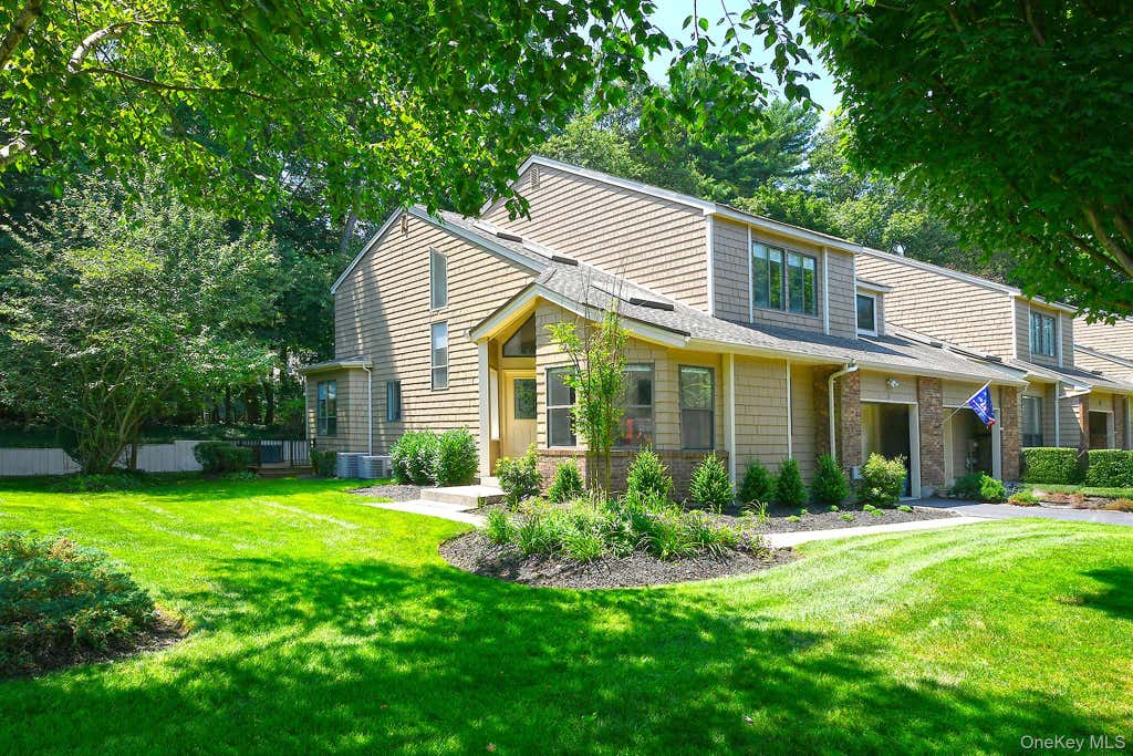 Photo of 8 Whitman Ridge Drive, Melville, NY 11747 (MLS # 1027544)