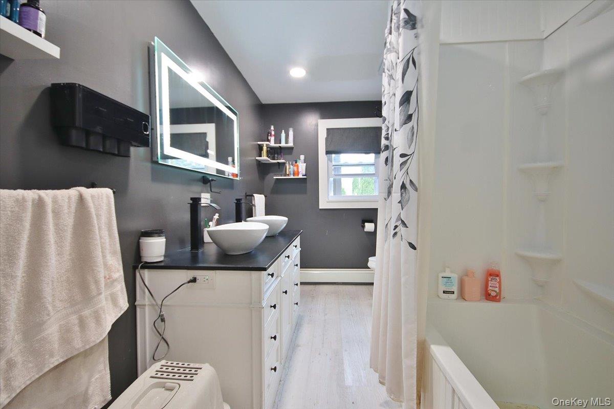 Marlboro, New York 12542, United States, 3 Bedrooms Bedrooms, ,2 BathroomsBathrooms,Residential,Active,237483