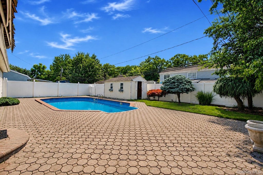 Photo of 12 Cable Lane, Hicksville, NY 11801 (MLS # 1048311)