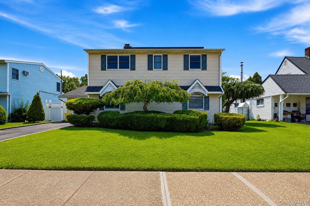 Photo of 12 Cable Lane, Hicksville, NY 11801 (MLS # 1048311)