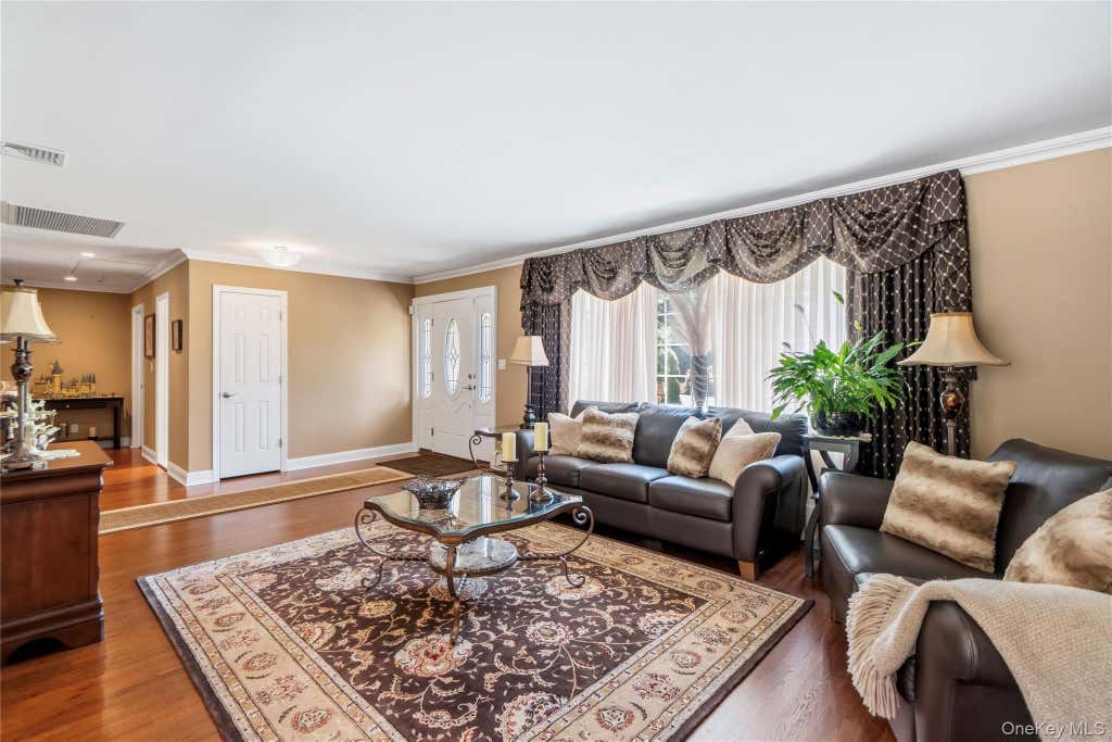 Photo of 14 Hickman Street, Syosset, NY 11791 (MLS # 1036679)