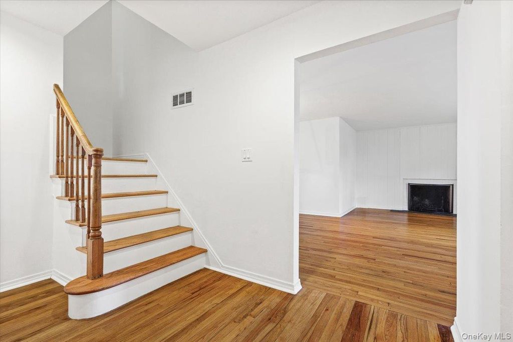 Photo of 22 Old Orchard Road, Rye Brook, NY 10573 (MLS # 940938)