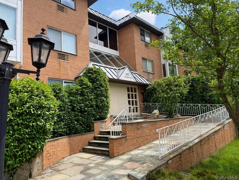 Apartment For Rent - 300 Livingston Avenue #1B<br/> Westchester County, Mamaroneck, NY 10543