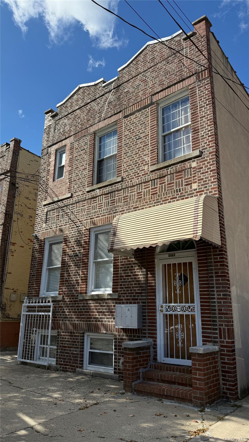 3957 Paulding Avenue