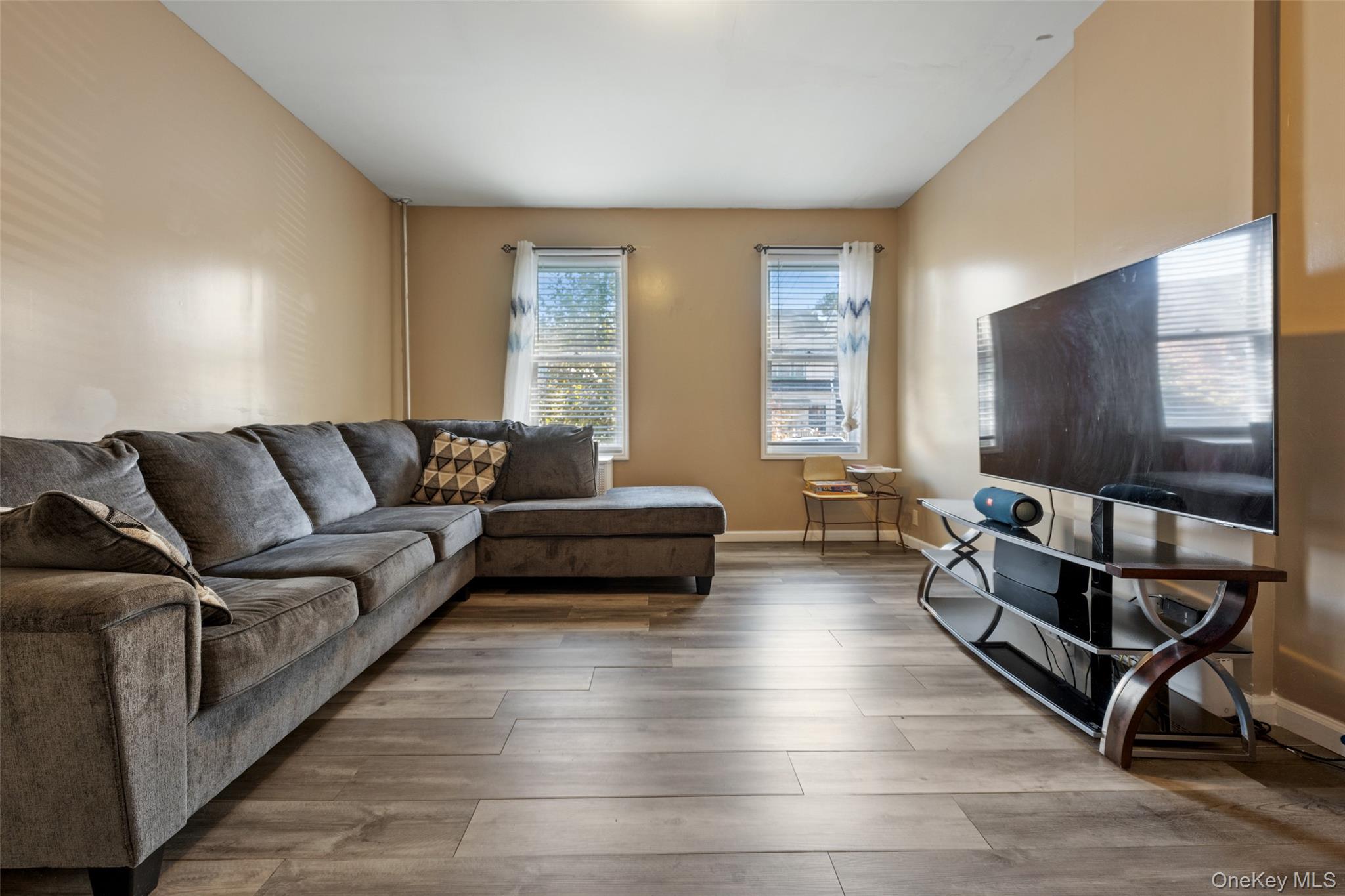 3957 Paulding Avenue