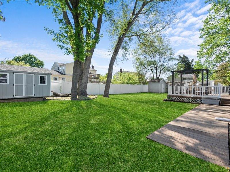 65 Westwood Avenue, Deer Park, New York image 27
