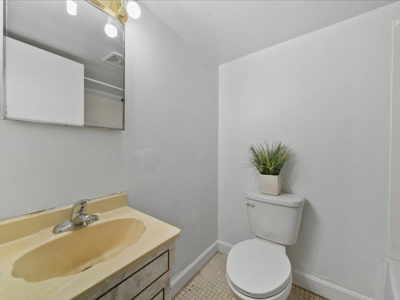 65 Westwood Avenue, Deer Park, New York image 23