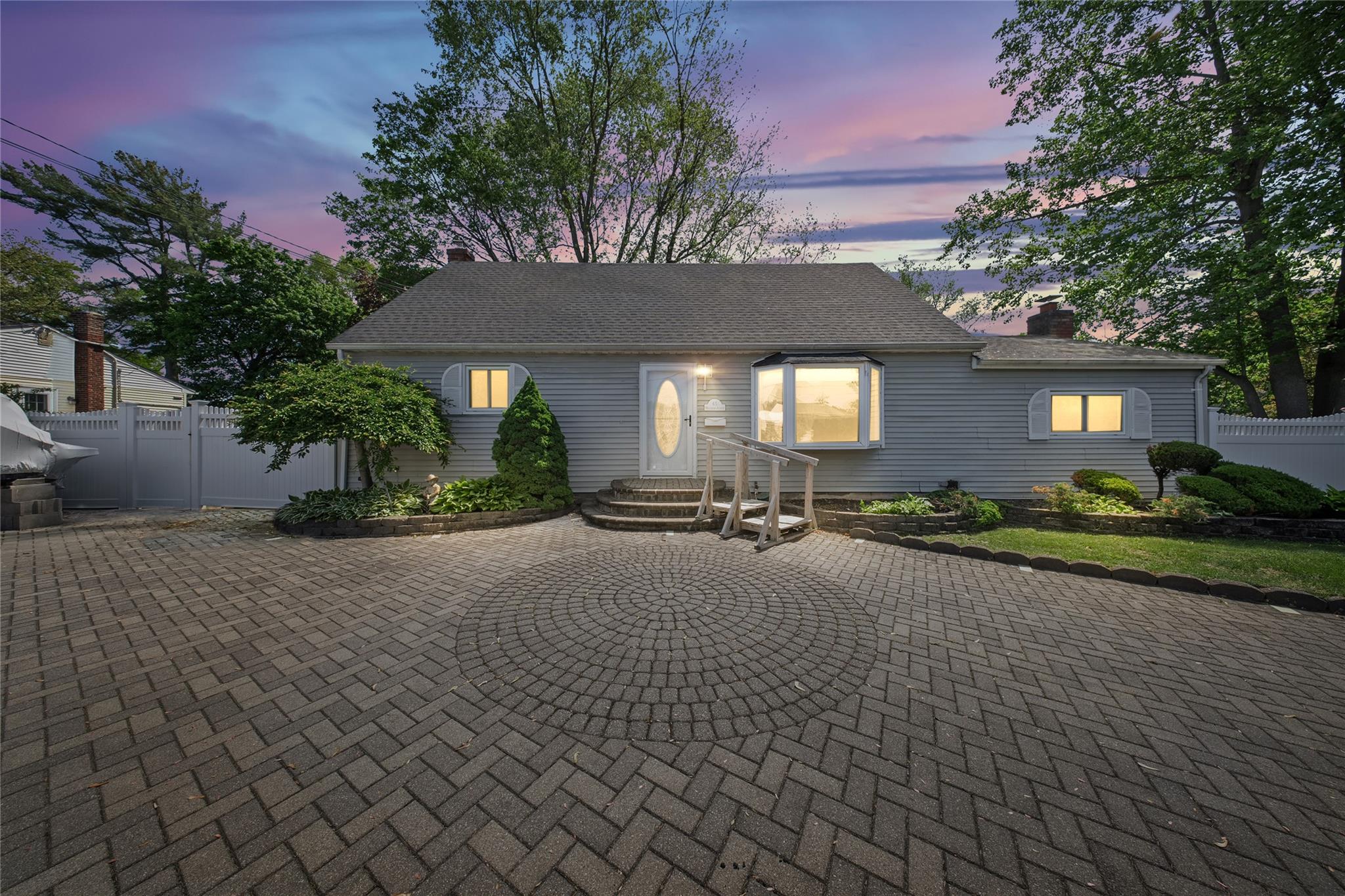 65 Westwood Avenue, Deer Park, New York image 1