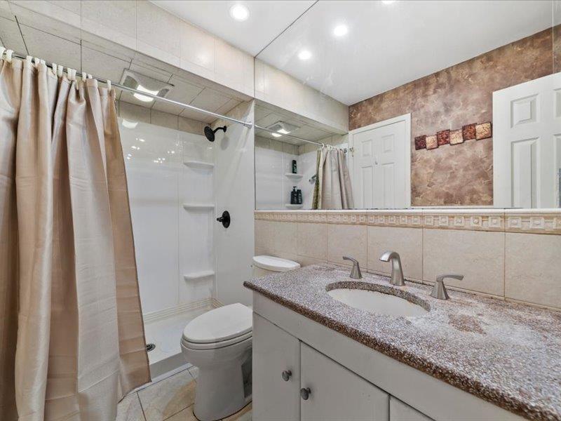 65 Westwood Avenue, Deer Park, New York image 15