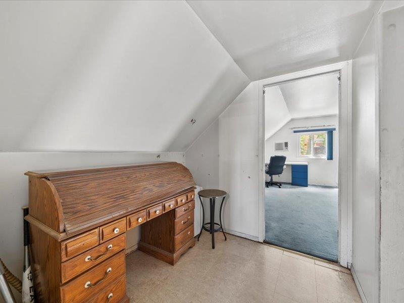 65 Westwood Avenue, Deer Park, New York image 17