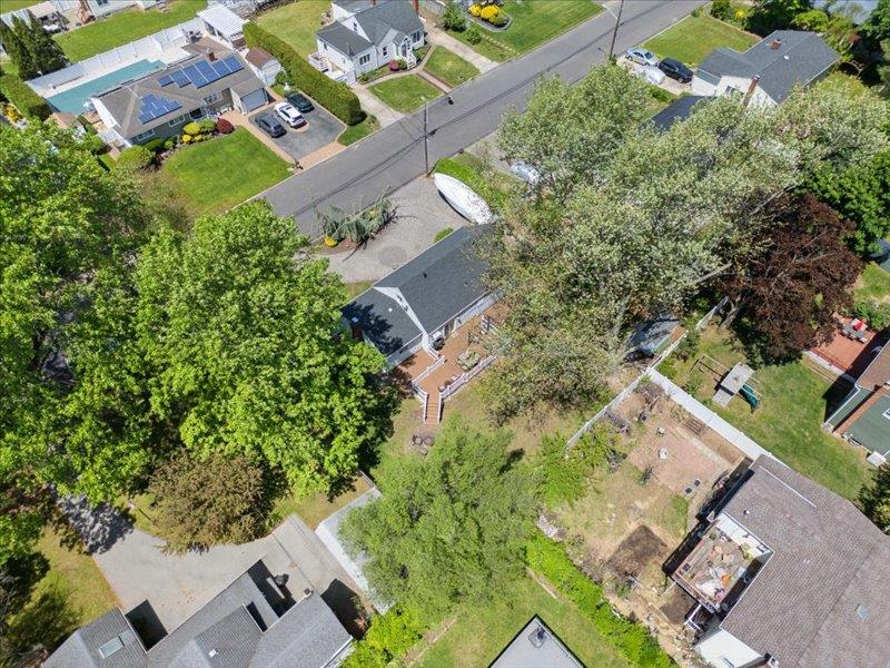 65 Westwood Avenue, Deer Park, New York image 30